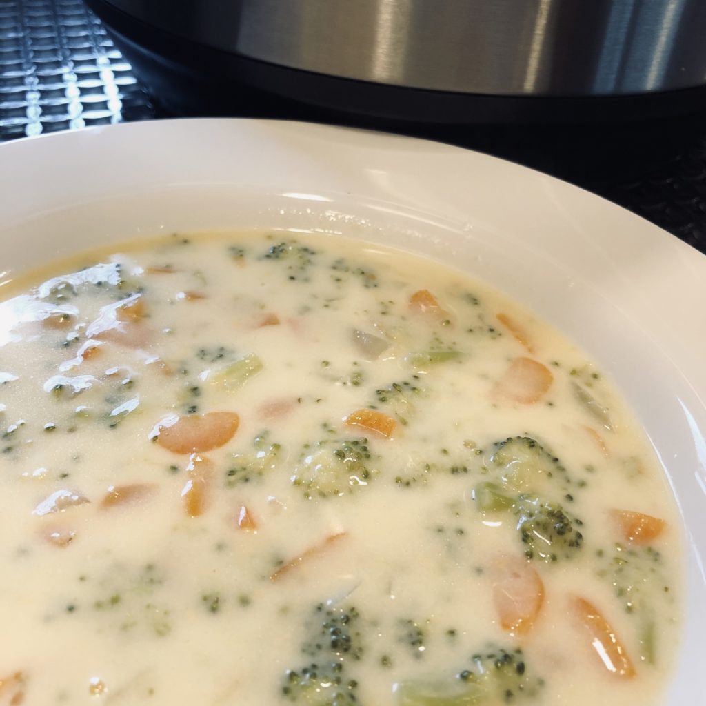 Instant Pot Broccoli Cheddar Soep gepresenteerd door Instant Pot Lekker!